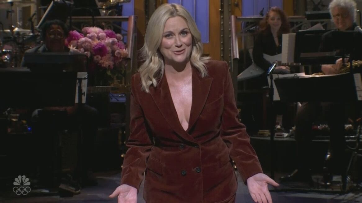 Amy Poehler Pays Tribute to SNL’s 50th Anniversary