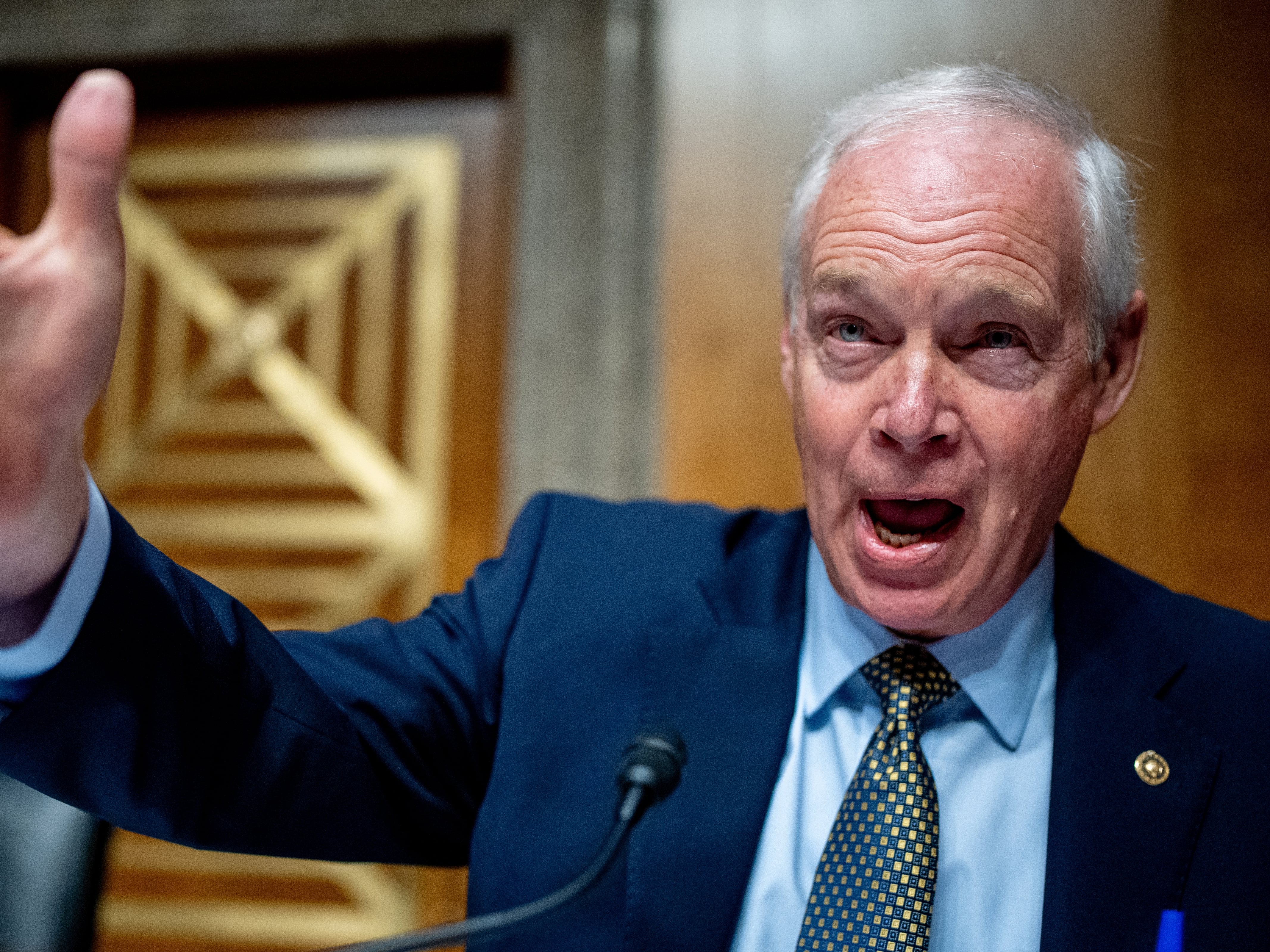 MAGA Senator Endorses Using Bleach-Like Chemical to Treat Cancer