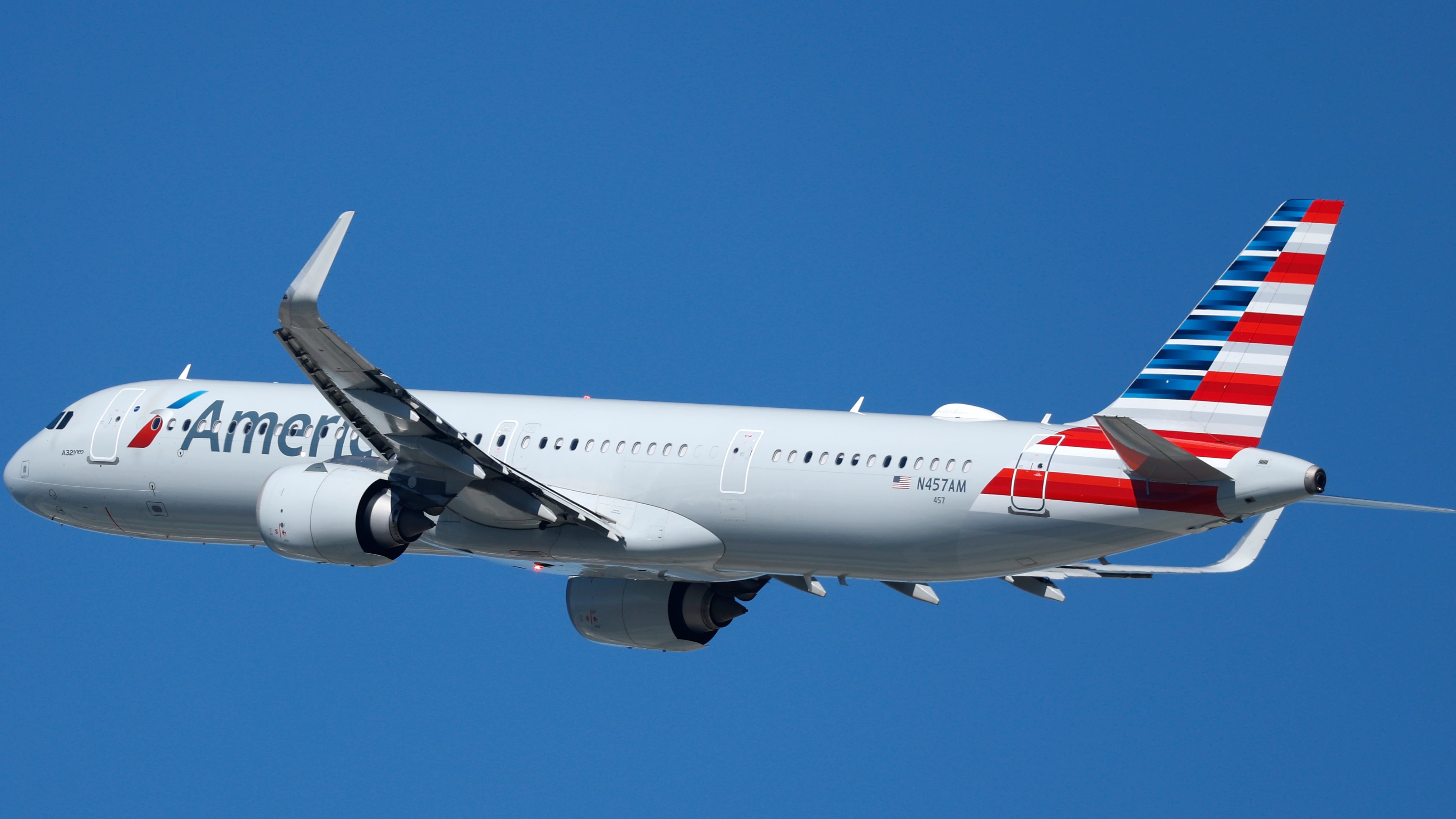 Five Hospitalized After ‘Odor’ on American Airlines Flight Forces Diversion