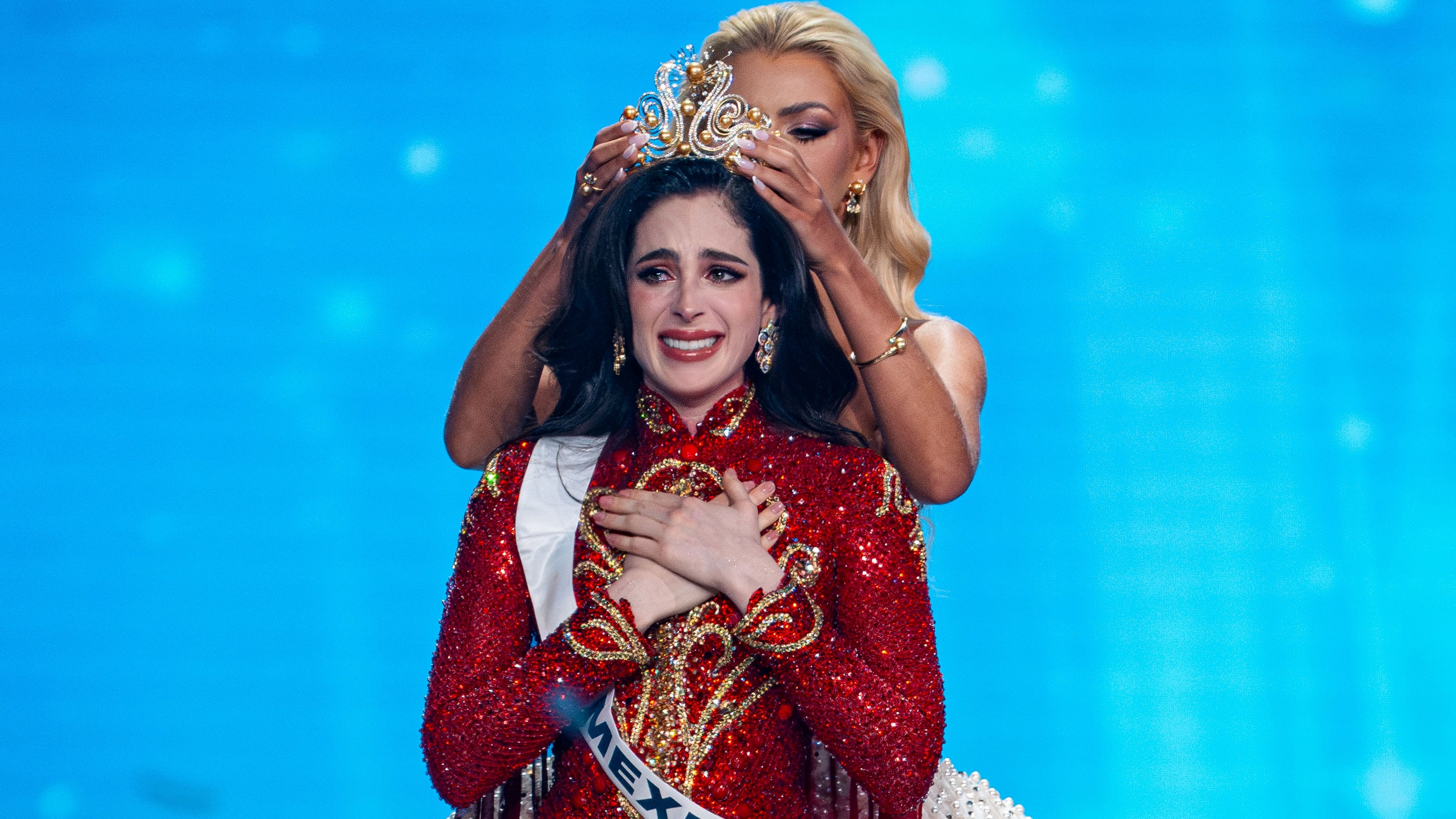 Beauty Queen Called ‘Dumb’ by Organizer Wins Miss Universe