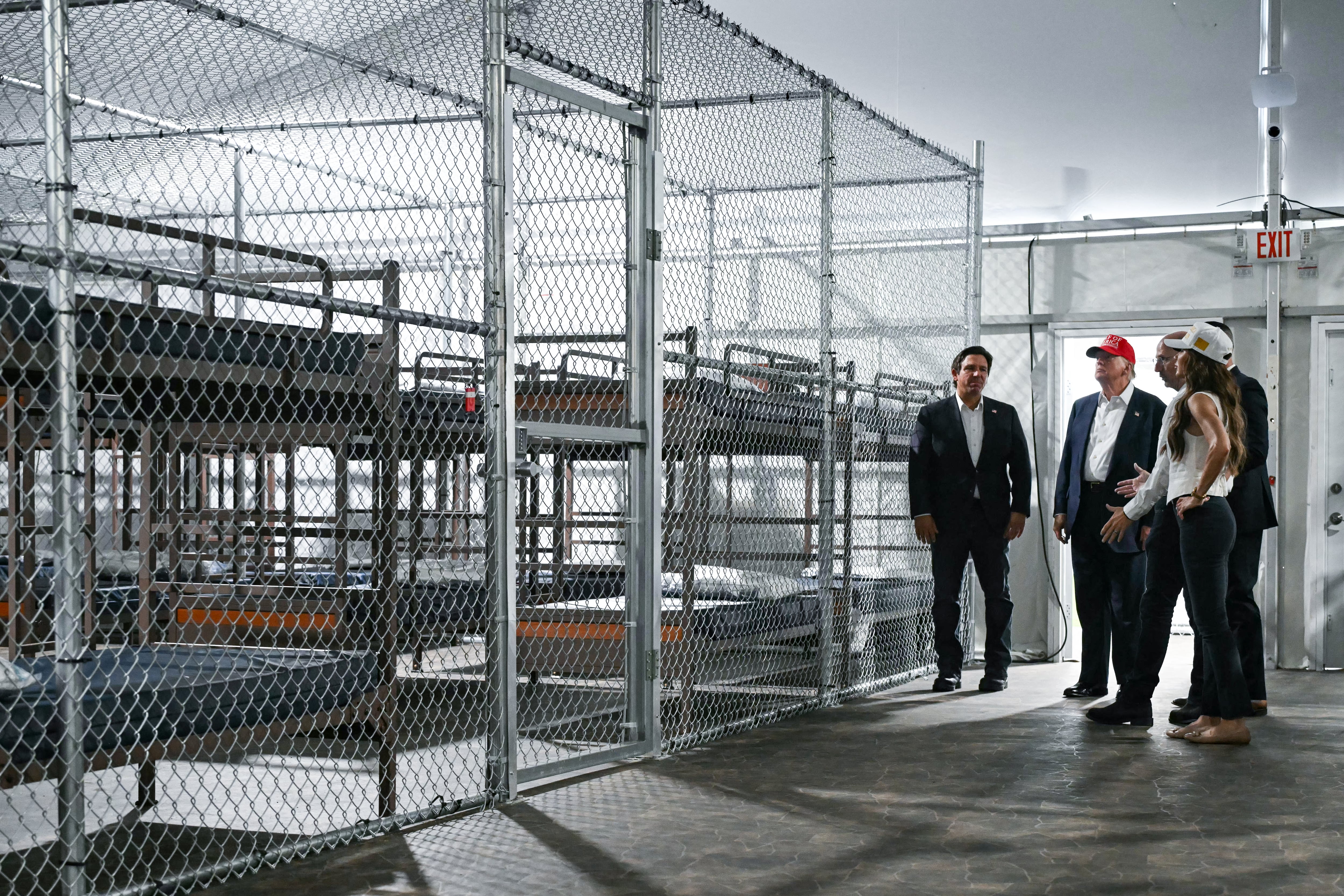 Donald Trump toured “Alligator Alcatraz” alongside Florida Gov. Ron DeSantis and Homeland Security Secretary Kristi Noem. / ANDREW CABALLERO-REYNOLDS / AFP via Getty Images